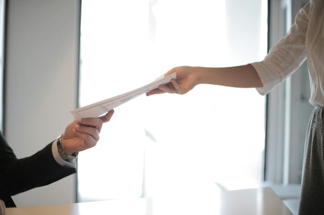 Step-by-Step Guide to Creating a Standout Resume for FAANG Software Engineers Blog Image